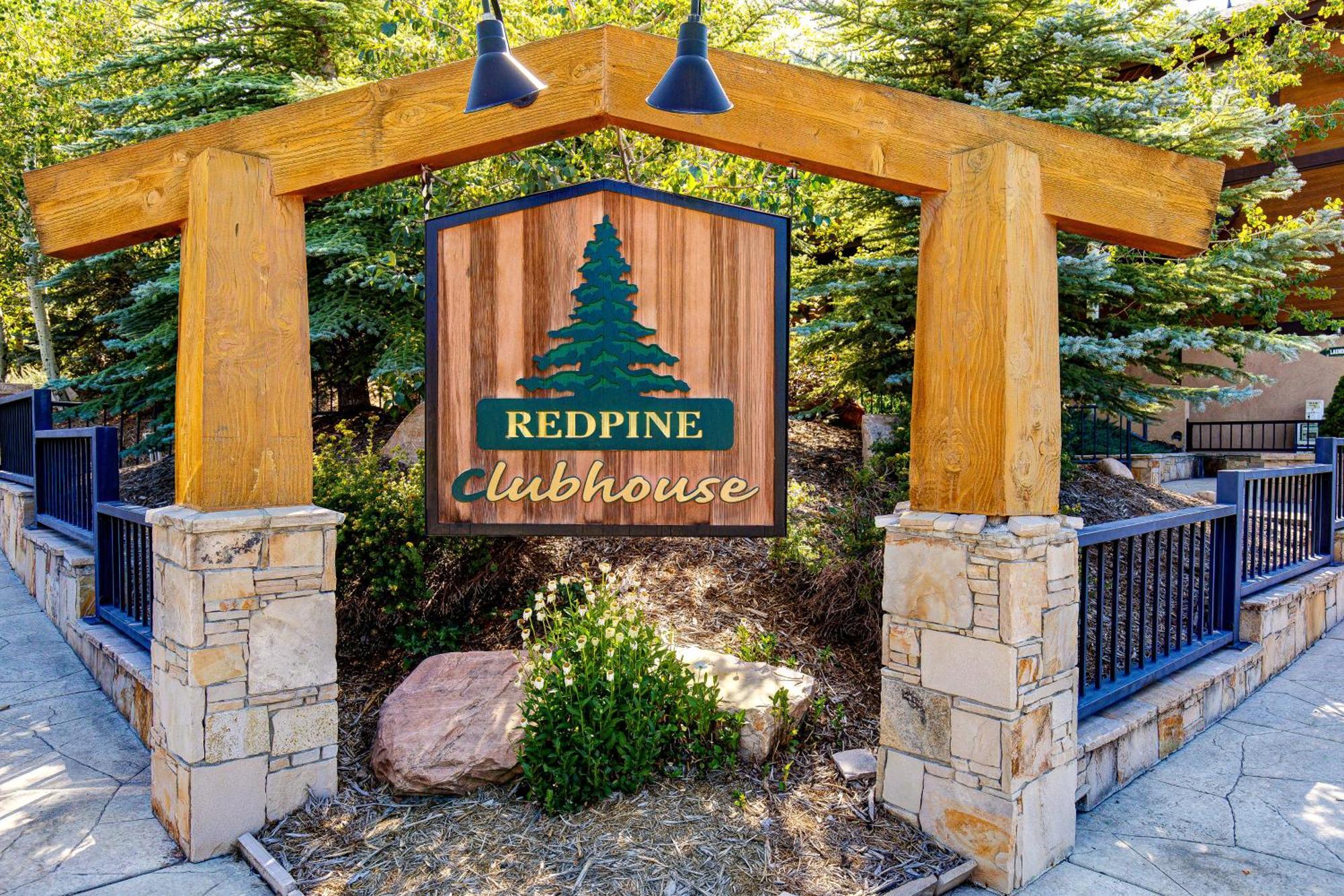 Red Pine Villa Парк Сити Стая снимка